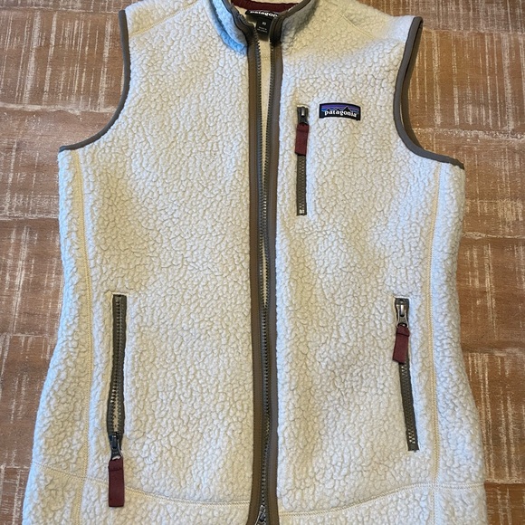 Patagonia Jackets & Blazers - Patagonia Cream and Tan Fleece Vest